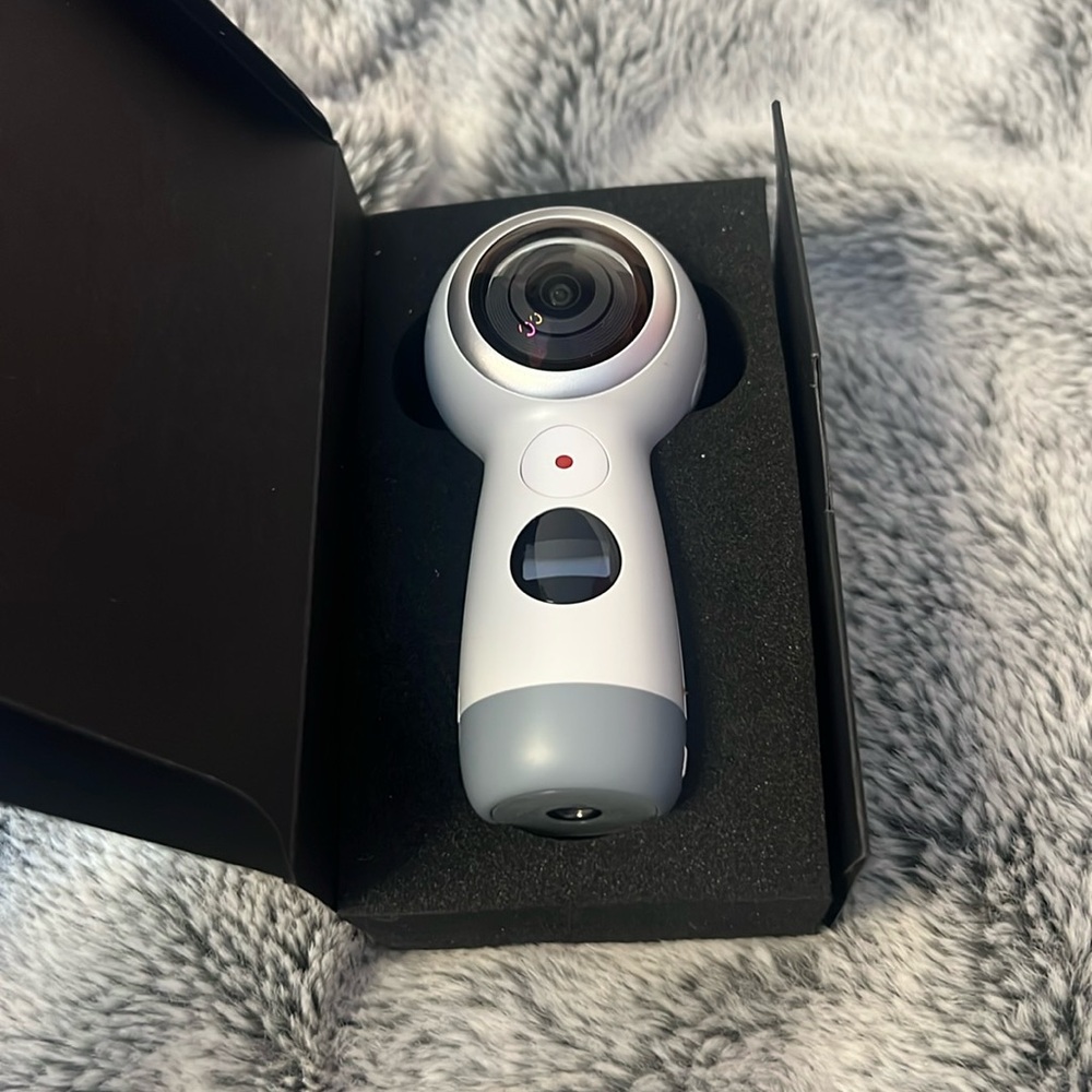 Samsun Gear 360 camera